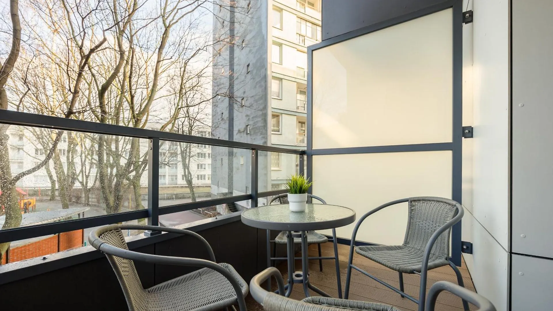 Śródmieście Warsaw Muranów Studio with Parking by Renters Apartament