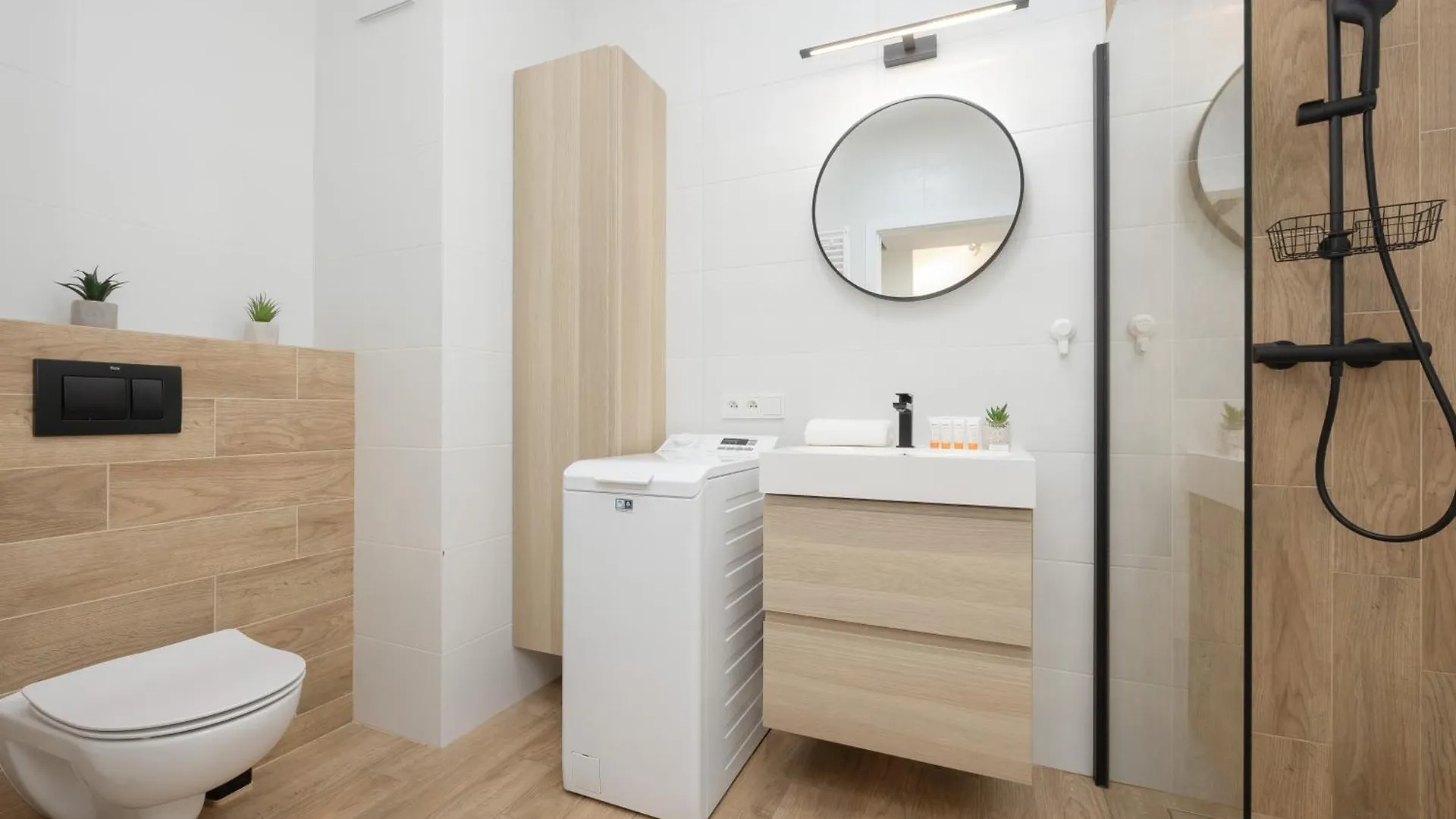 Śródmieście Warsaw Muranów Studio with Parking by Renters Apartament